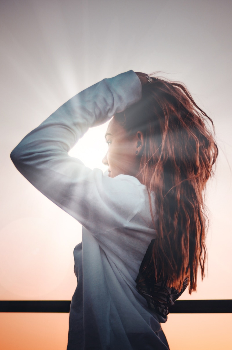 lens flare, limb, adult, young adult, one person, hairstyle, human limb, body part, standing, human hair, human body part, Sun, beauty, 2K, women, females