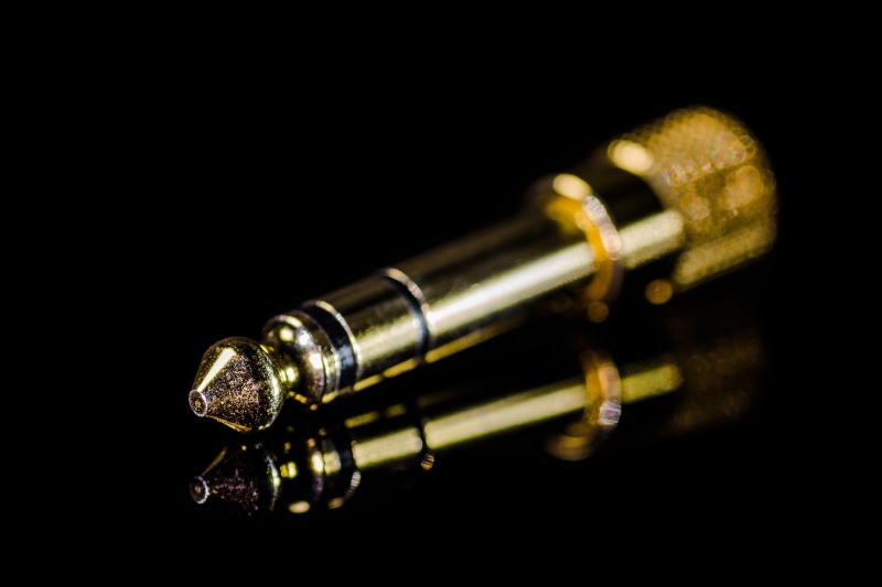 wind instrument, macro, 5K, ammunition, pin, gun, bullet, mirroring, no people, close-up, nib, audio, close, arts culture and entertainment, reflection