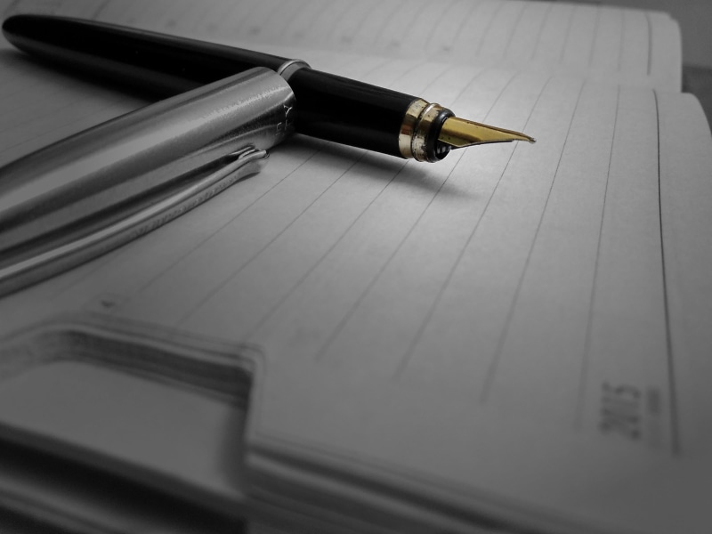 pen, writing instrument, open, fountain pen, document, two objects, no people, paper, notebook, diary, ink, close-up, business, indoors, selective focus