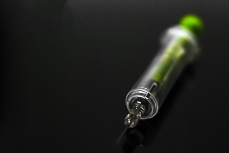 water, black background, care, syringe, communication, black color, depth of field, healthcare And Medicine, medical supplies, single object, 2K, equipment
