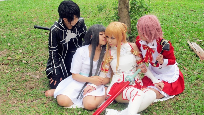 Asian, togetherness, plant, lifestyles, field, day, different, cosplayer, Shinozaki Rika, grass, sitting, Sword Art Online, nature, friendship, girls, innocence
