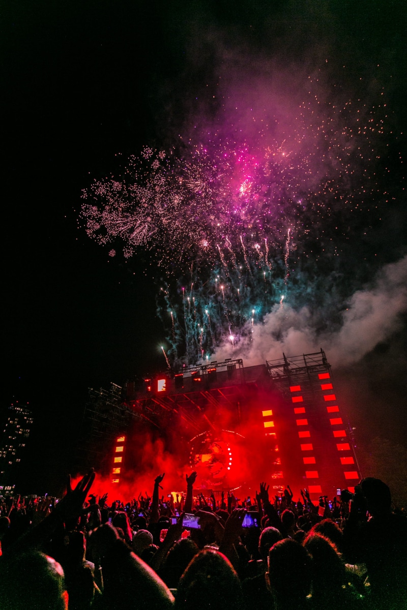 glowing, party, fireworks, music festival, watching, excitement, looking, firework, arts culture and entertainment, music, group, musician, firework - man made object