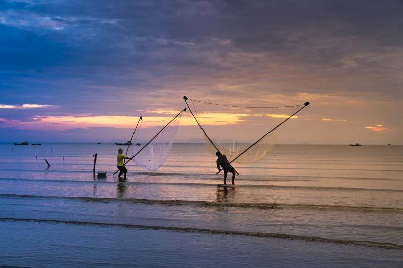 net, magic, the fishermen, beauty in nature, outdoors, get, cloud - sky, farm, real people, the boat, sky, fishing industry, male, clam, beach, coast, the tradition