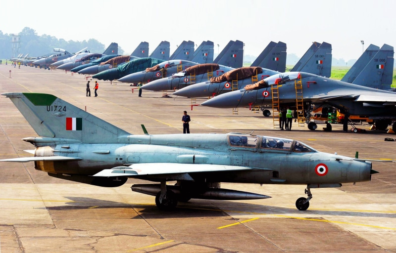 nature, supersonic, multi-role fighter, aircraft wing, The MiG-29, The MiG-21, army, travel, sunlight, incidental people, mode of transportation, group of people