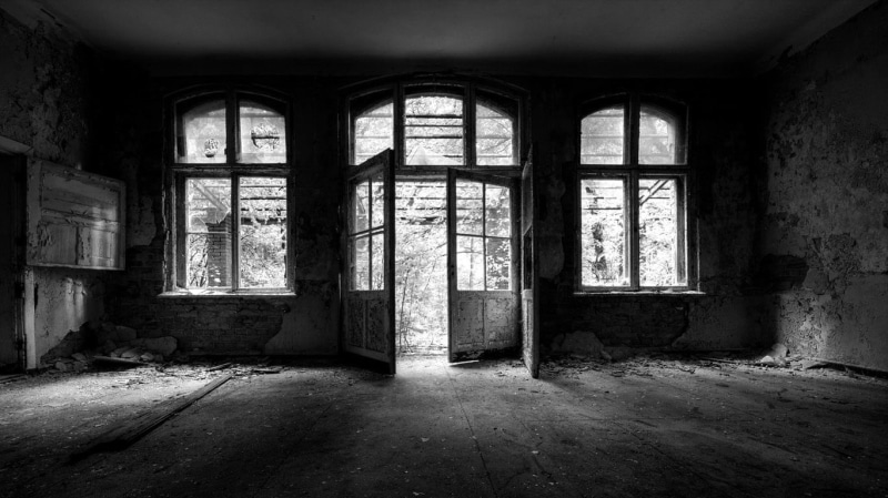 old, ruin, damaged, indoors, no people, lite, decline, panel, half, photo, weathered, ceiling, house, ruined, door, day, obsolete, architecture, history