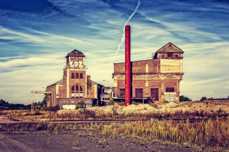 field, abandoned, built structure, factory, building exterior, decay, run-down, industrial plant, ailing, history, 5K, lost places, chimney, outdoors