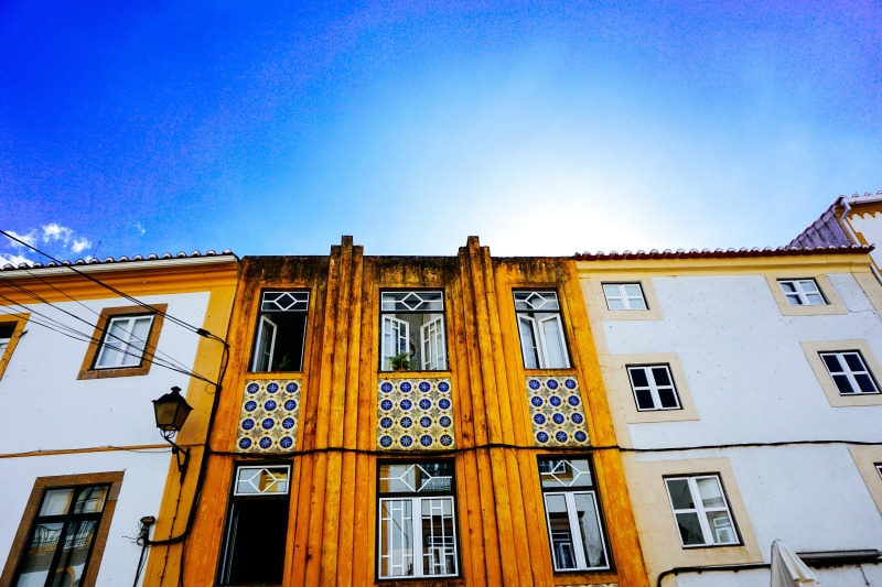 sky, design, low angle view, nature, sunlight, building, residential district, the past, daytime, 5K, apartment, white, day, no people, low, structure