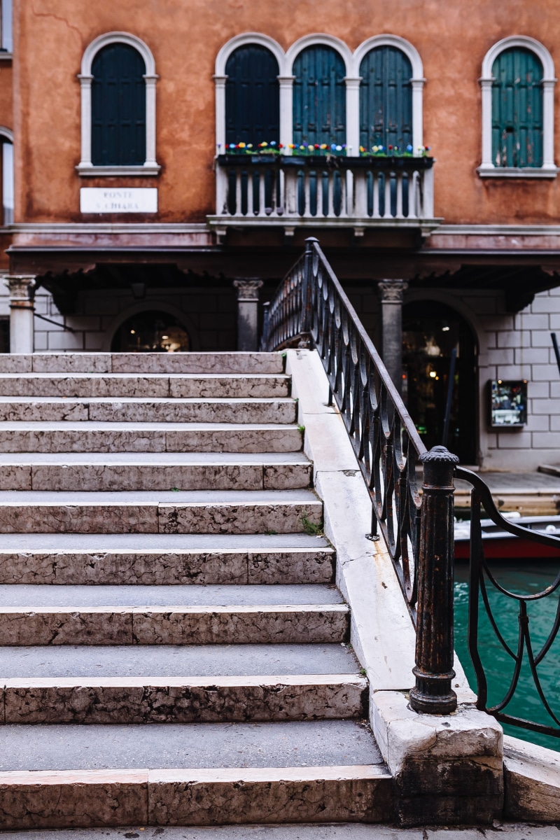 Italy, architecture, connection, 4K, travel, facade, door, beautiful, arch, Murano, italian, veneto, old, houses, water, outdoors, staircase, residential district