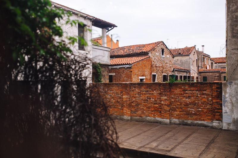 Island, brick wall, Europe, city, canal, urban Scene, outdoors, window, Murano, building Exterior, roof tile, wall - Building Feature, vacations, 4K, brick