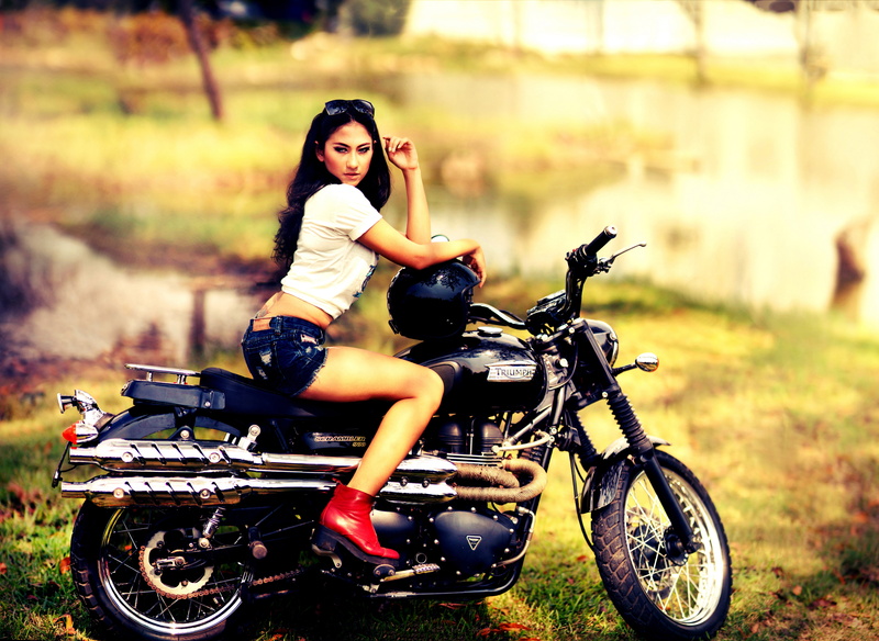 motorcycle, shorts, Triumph Scrambler 900, Triumph, 5K, helmet, shoes, Triumph Scrambler