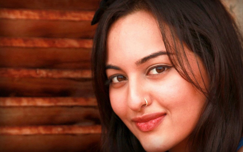 long hair, front view, sonakshi, young women, sinha, beautiful woman, close-up, contemplation, hairstyle, young adult, s, teenager, portrait, body part