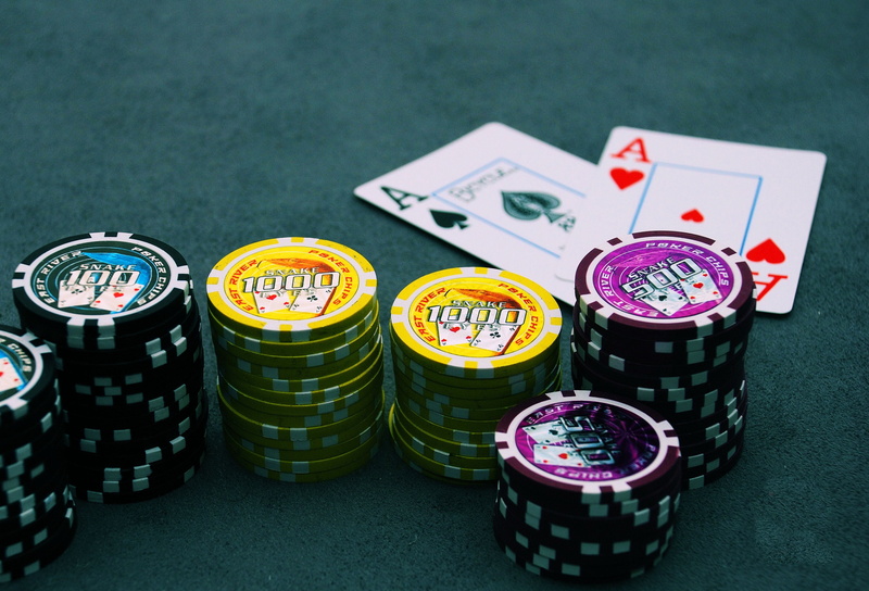 red, large group of objects, two, s, close-up, spade, chips, playing, 2K, food, finance, group of objects, indoors, opportunity, gambling Chip, leisure activity