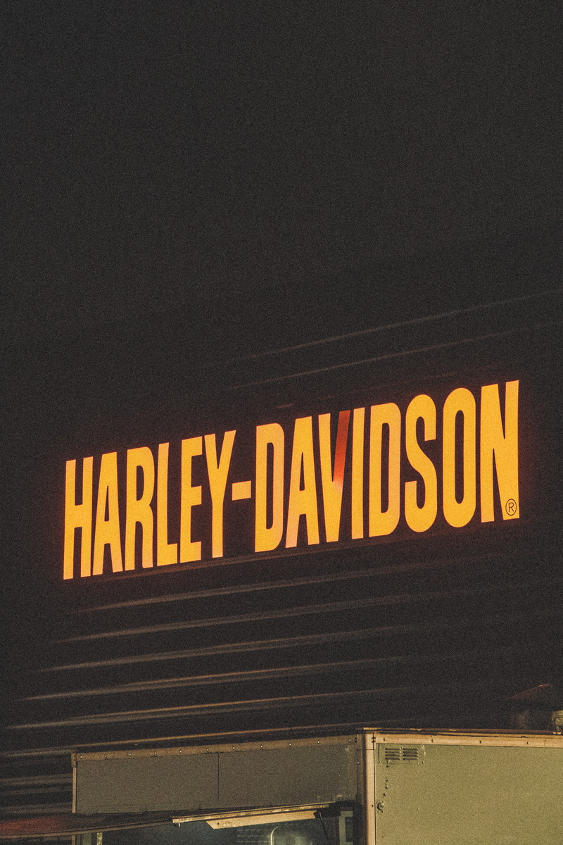 advertisement, trademark, illuminated, architecture, communication, robe, non-western script, symbol, message, no people, capital letter, united kingdom