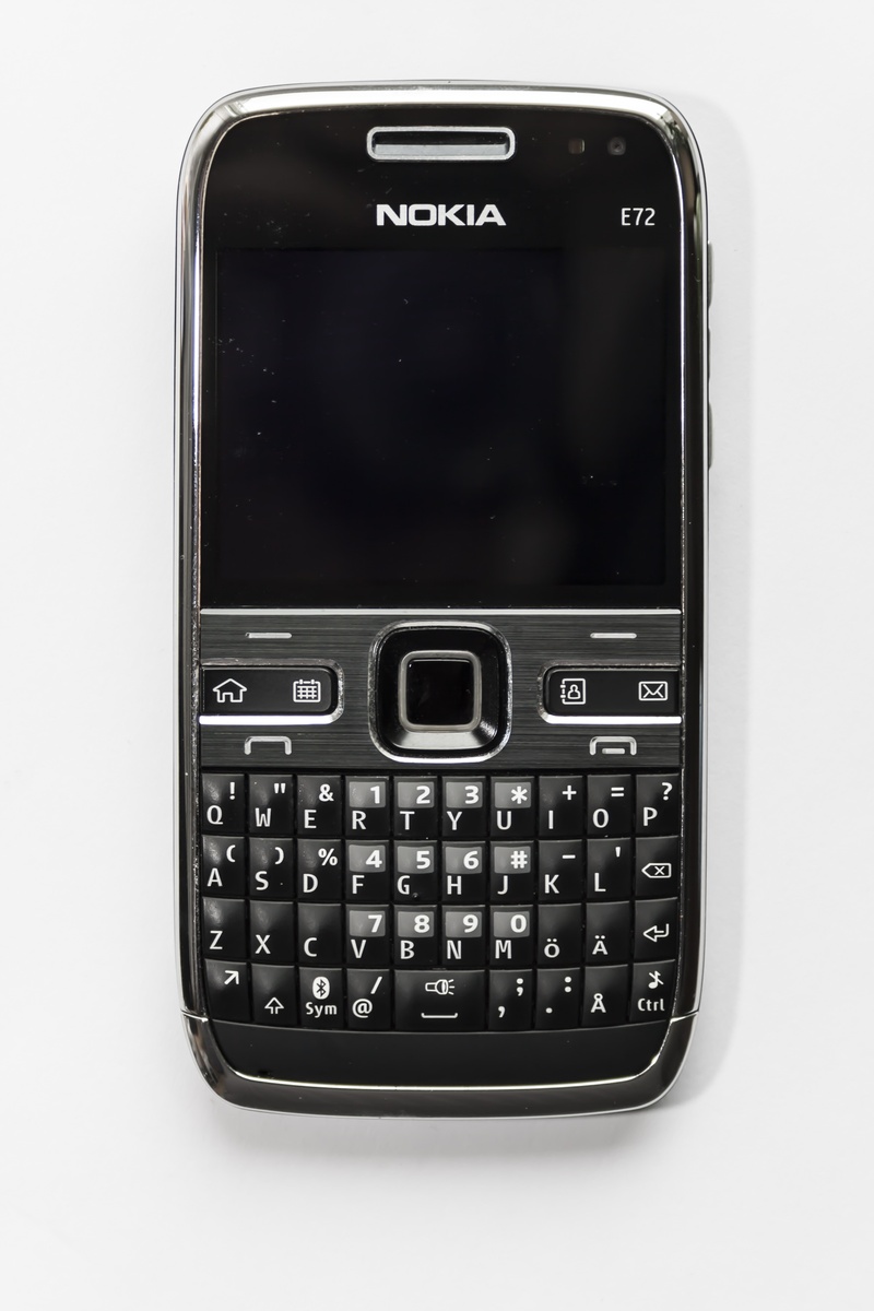 smart phone, connection, wireless technology, black color, qwerty, studio shot, 4K, communication, keypad, no people, mobile phone, close-up, indoors