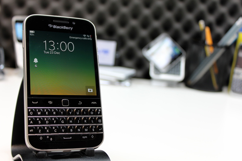 blackberry, iphone, liquid-Crystal Display, connection, computer, indoors, laptop, equipment, portable information device, technology, application Software