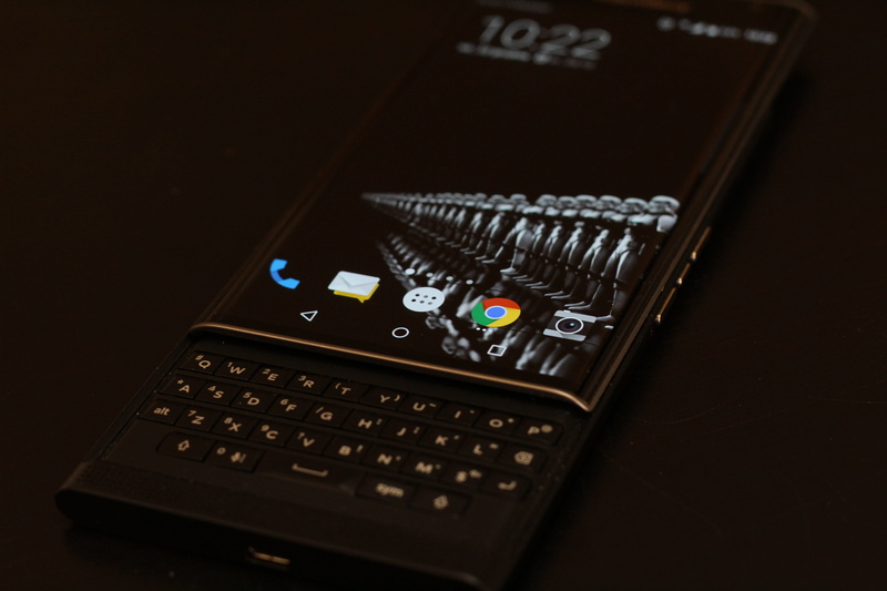 android, close-up, physical keyboard, curved screen, push button, mobile phone, control, number, technology, blackberry, 5K, selective focus, communication