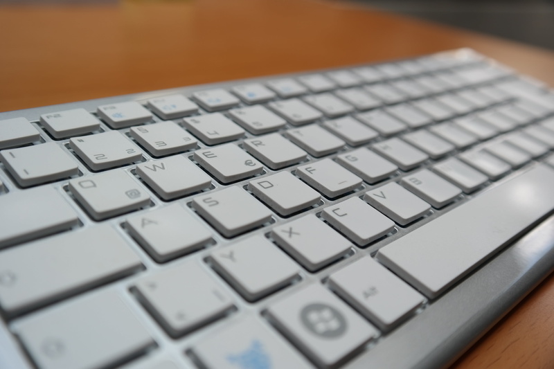 pc, keys, connection, letter, no people, brown, tap, white, close-up, surface, laptop, computer, 5K, indoors, peripheral, table, accessories, wooden, calculator