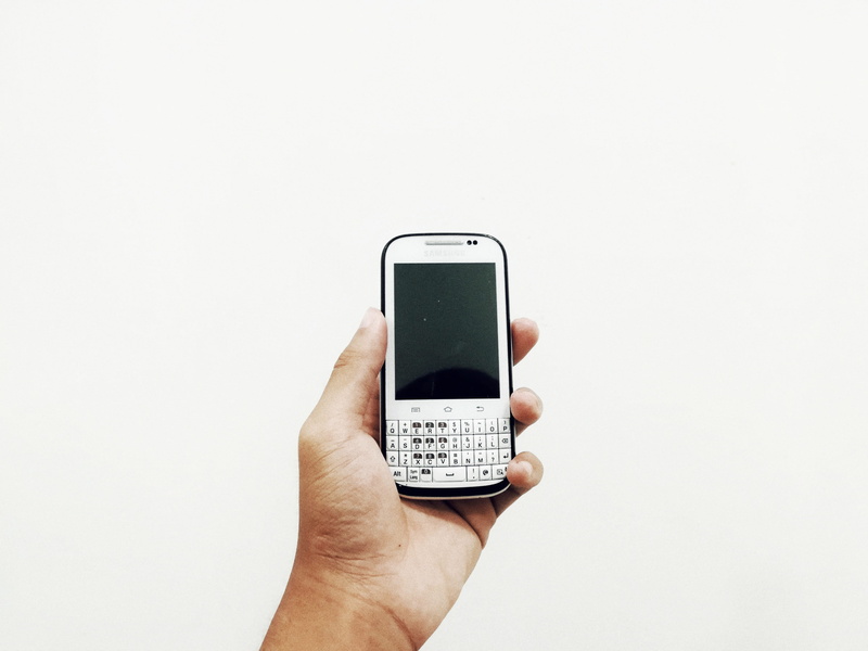 hand, personal perspective, white, copy space, finger, samsung, communication, technology, human body part, close-up, portable information device, wireless technology