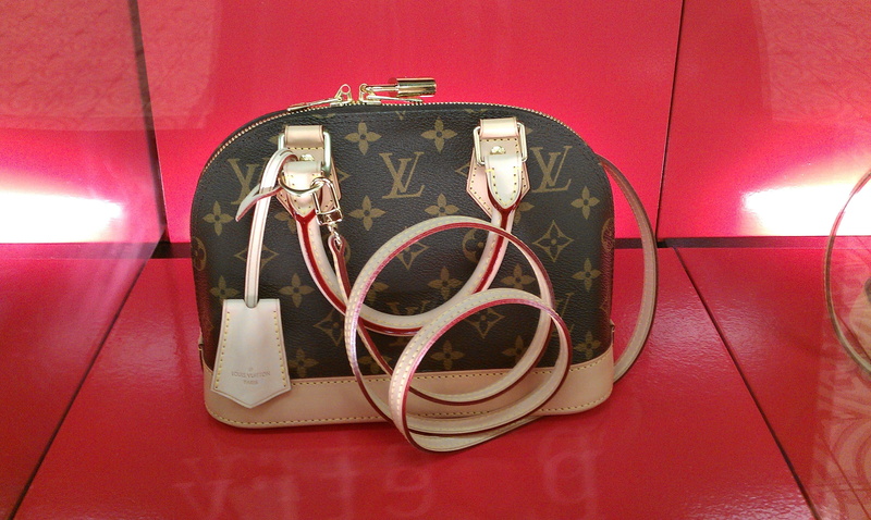 sport, Beige, Brown, flooring, illuminated, table, crossbody, Bag, glowing, indoors, healthcare and medicine, group of objects, louis, close-up, vuitton
