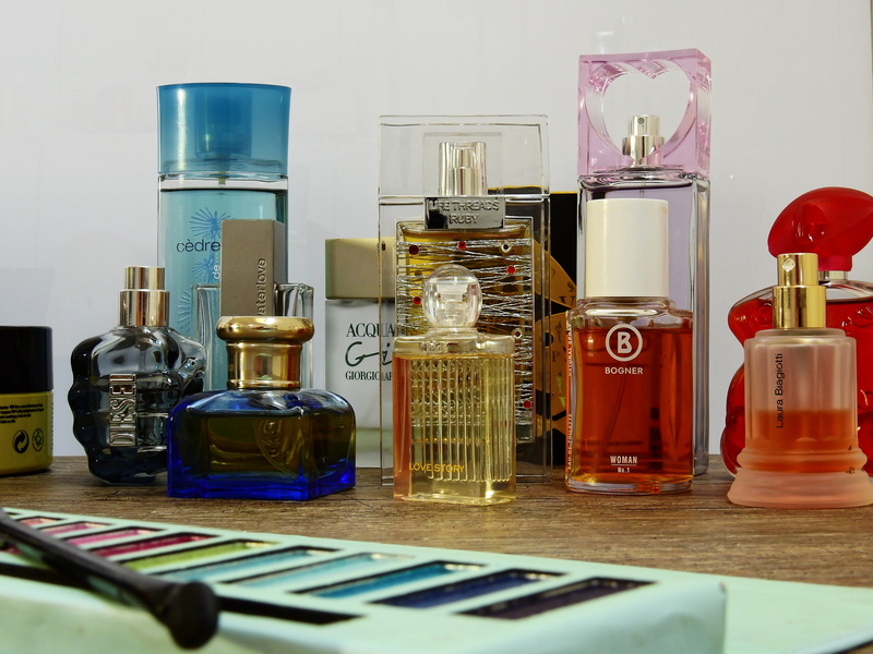 group of objects, food and drink, glass bottle, still life, fragrance, Make Up, small group of objects, label, assorted, Eye Shadow, glass - material, home interior