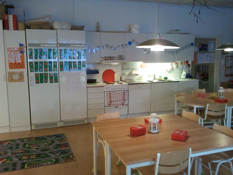 classroom, seat, kitchen, school, lighting equipment, architecture, domestic kitchen, no people, kitchen counter, home, learn, indoors, domestic room, education
