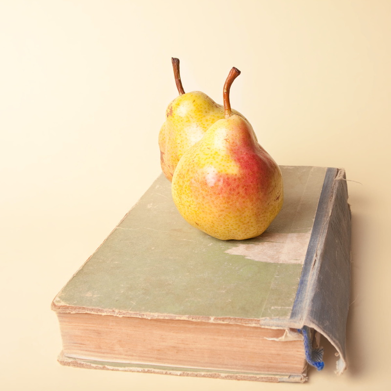 wellbeing, food and drink, table, close-up, no people, back-to-school, teach, knowledge, still life, red, fruit, book, wood - material, elementary, learn
