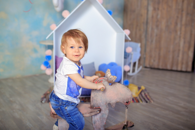play, toy, wearing, blue, riding, joy, fun, one person, people, men, playing, blue-eyed, caucasian Ethnicity, three quarter length, casual clothing, 5K