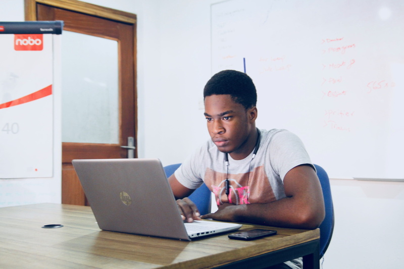connection, coder, 2K, laptop, computer, code, e-learning, studying, education, using laptop, earphone, real people, learning, school, hp, grey, communication