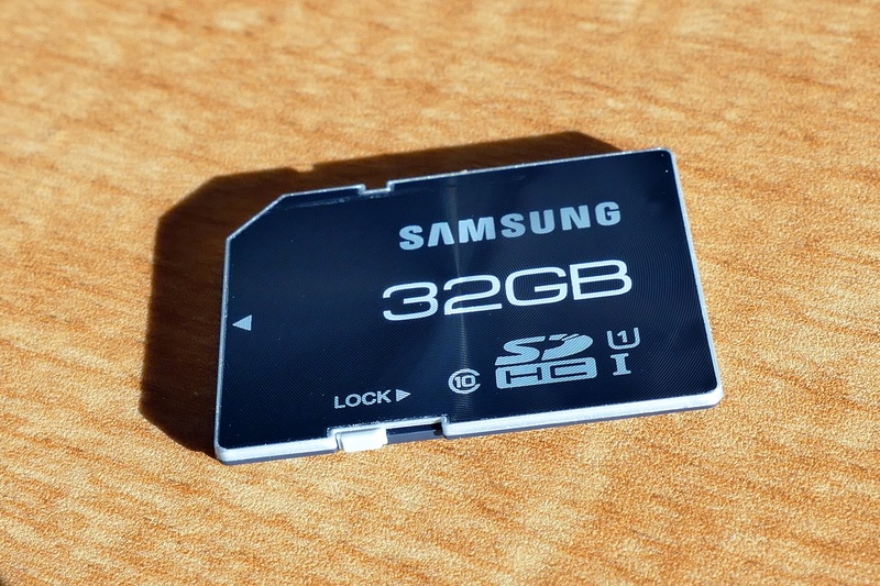 external, card, usb, table, connect, device, sunlight, single object, brown, equipment, accessory, extender, computer, storage, gb, blue, drive, mini, digital