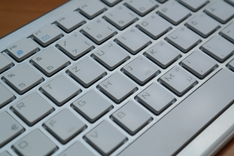text, internet, accessories, silver, pC, wireless technology, input device, close-up, peripheral, white color, indoors, close, hardware, 5K, white, laptop