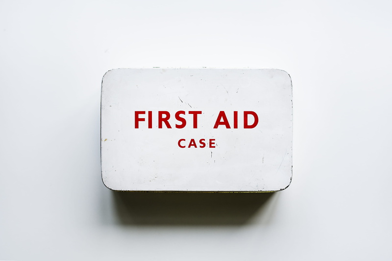 cut out, 4K, box, capital letter, wall, simplicity, aid, first aid, communication, warning sign, studio shot, first, white background, text, fun, red