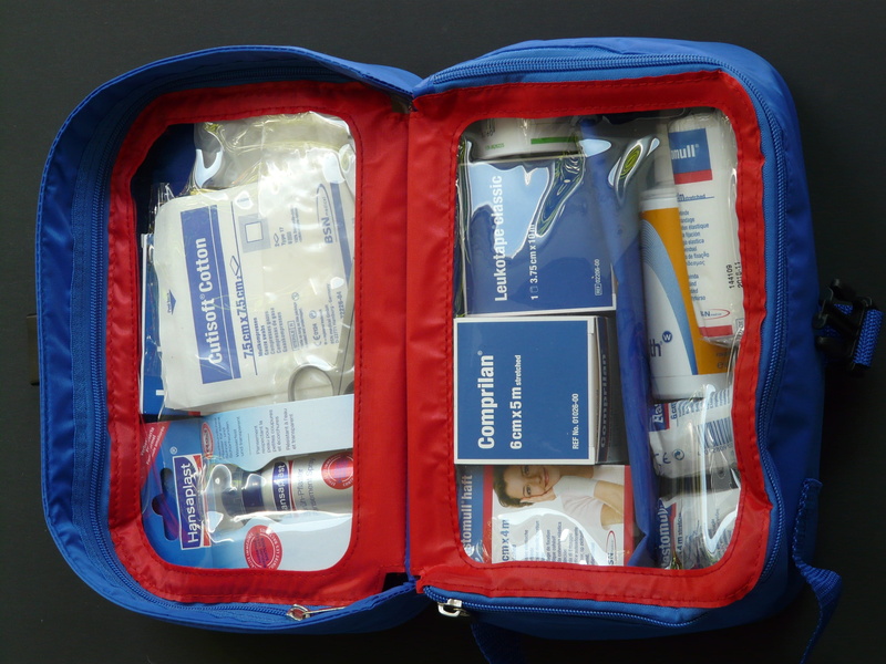 technology, gauze bandages, text, red, still life, medicine bag, indoors, no people, 2K, open, aid, kit, directly above, blue, mode of transportation