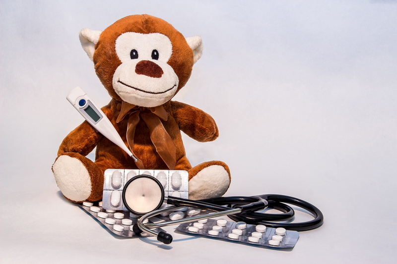 medical, animal, healthcare and medicine, teddy Bear, 5K, ill, tablets, knuffig, fun, copy space, cold, get well soon, fever thermometer, medical supplies