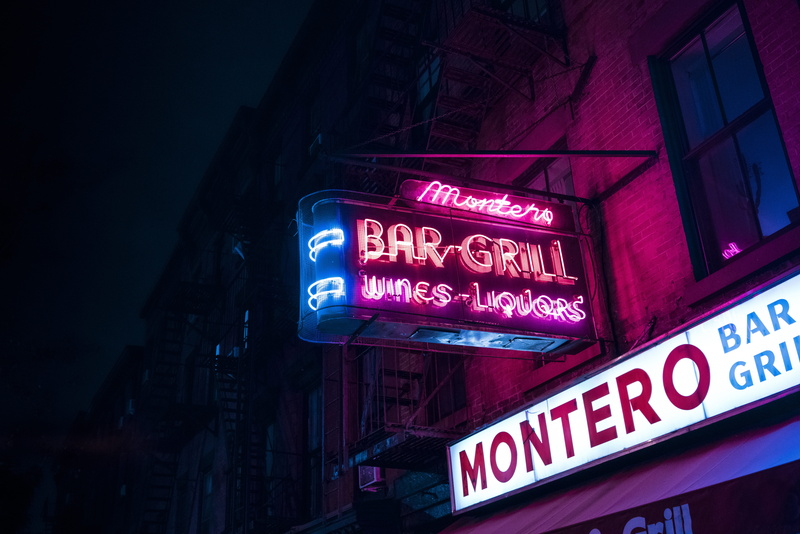 nightlife, built structure, word, information sign, architecture, computer, western script, non-western script, script, outdoors, building, city, electronics