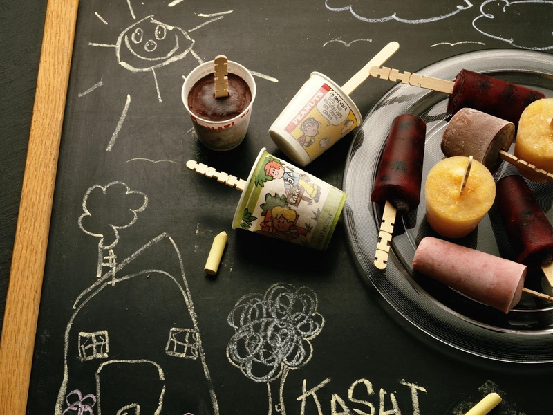 indoors, blackboard, wine, chalk - art equipment, communication, cream, no People, stick, ice, high angle view, drink, old-fashioned, chocolate, art and craft