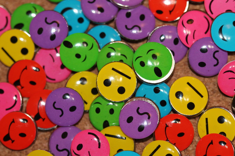 art and craft, large group of objects, shape, Push Pin, still life, geometric shape, abundance, close-up, circle, toy, cork board, fun, Pushpin, Thumb Tack