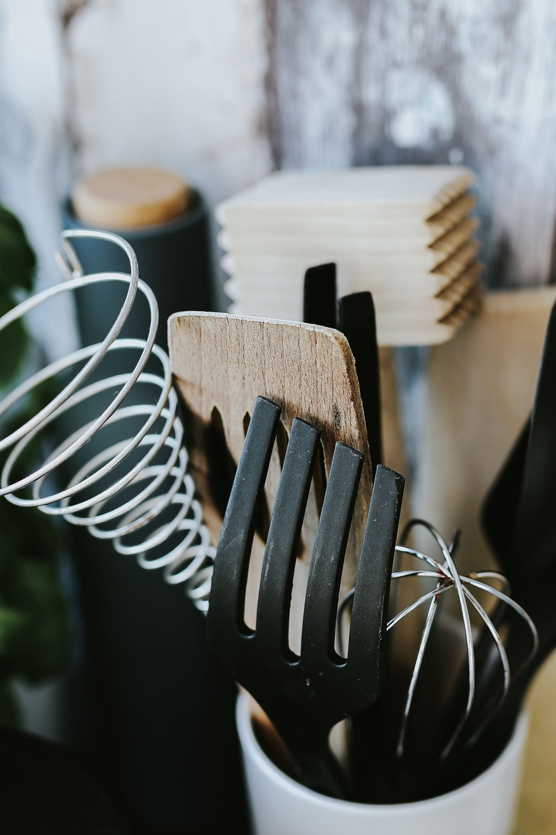 high angle view, metal, silverware, focus on foreground, selective focus, eating utensil, crockery, wall, wood - Material, spoon, day, spatula, Kitchen