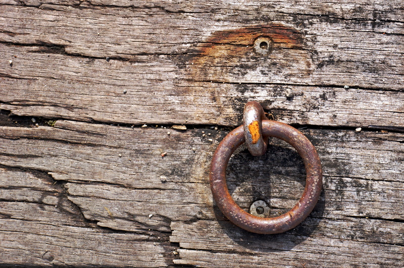 wood, metal ring, eyelet, no people, nail, 2K, day, stainless, metal, wood - material, closed, outdoors, connection, board, rough, textured, safety, backgrounds