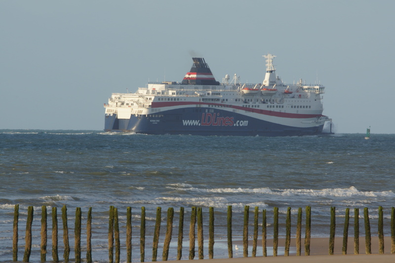 on lake, beach view, sky, nautical vessel, clear sky, Boot, nature, ferry, shipping, motion, freight transportation, wooden post, water, cruise ship, land