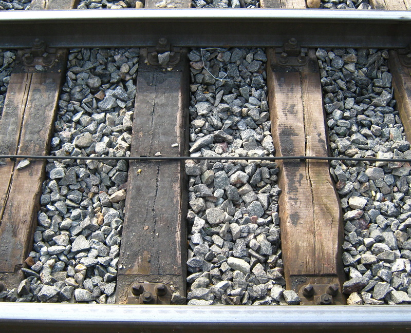2K, cable, railway, solid, day, building, gravel, stone - object, section, stone material, old, bohlen, stone, built structure, pattern, outdoors, backgrounds
