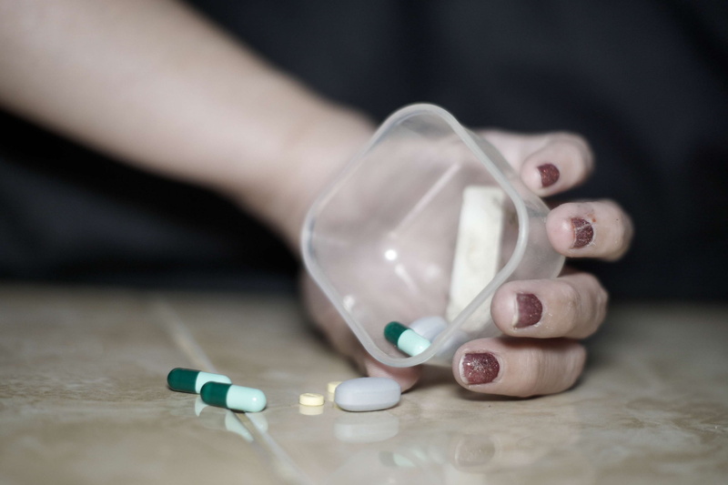 disorder, pain, human hand, selective focus, human body part, addiction, abuse, healthcare, disease, medication, care, body part, anxiety, emotional, drugs