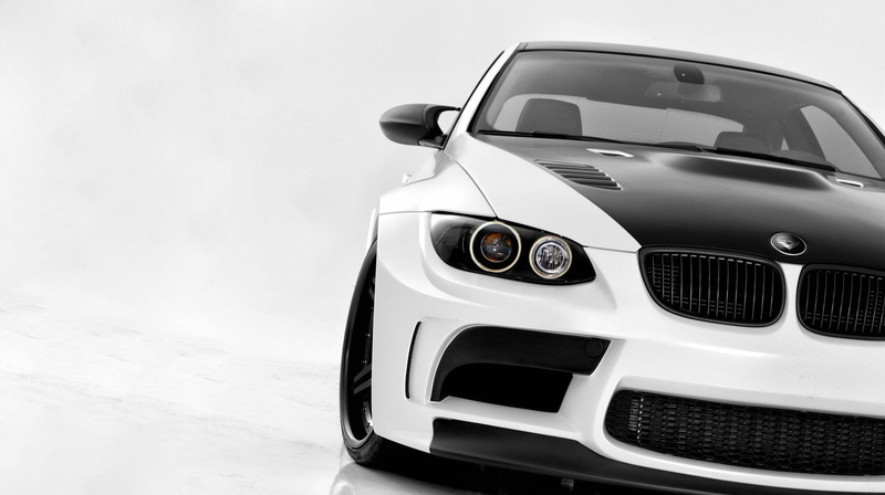 luxury, BMW E92 M3, city, no people, chrome, metal, outdoors, retro styled, motor vehicle, metal grate, white color, grid, day, headlight, front view, transportation