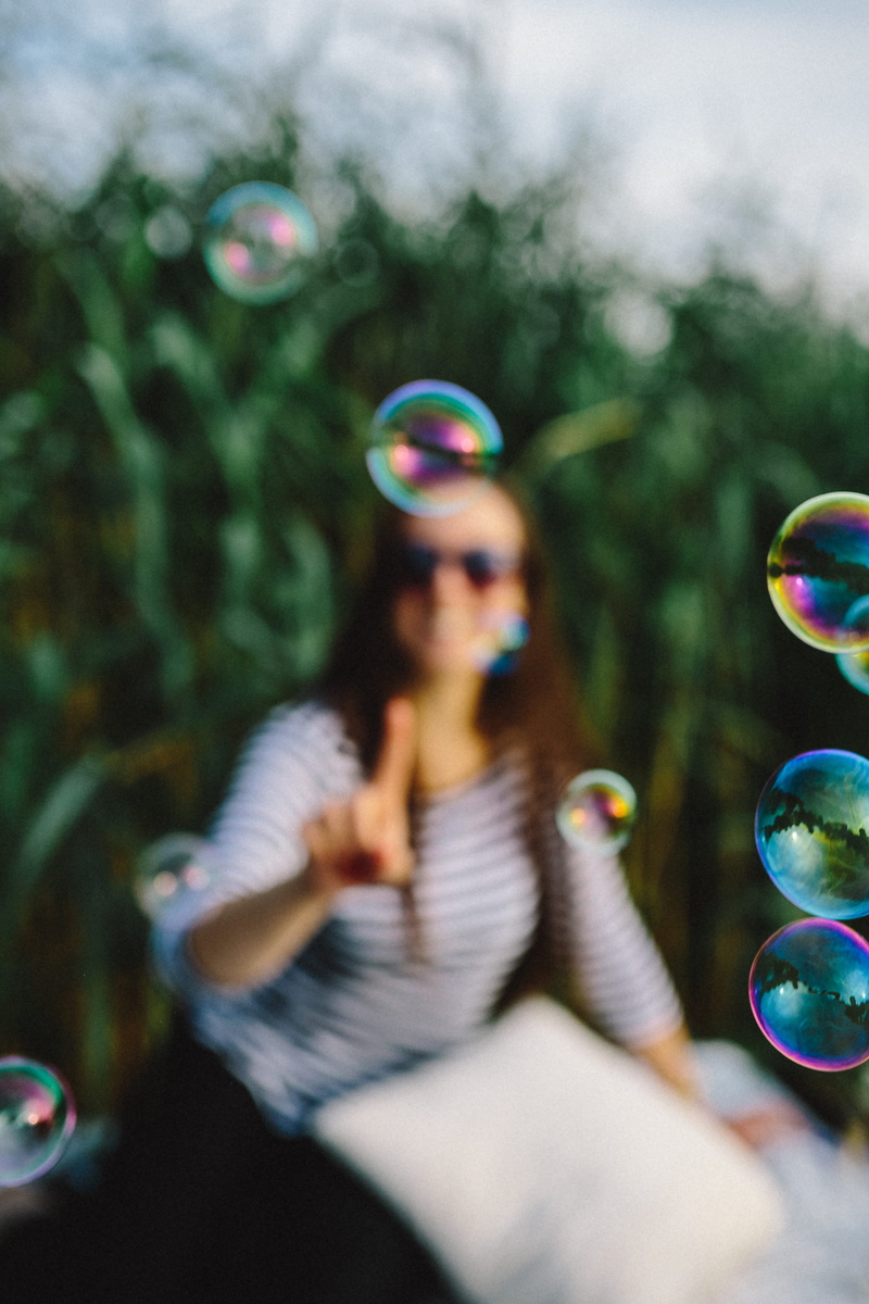 summer, vulnerability, young adult, adult, cheerful, fun, young women, bubbles, women, child, three quarter length, selective focus, Having fun, lifestyles