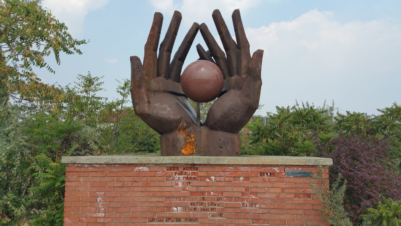 brick, metal, sky, day, brick wall, 5K, wood - material, succulent plant, communism, low angle view, outdoors, no people, architecture, monument, growth