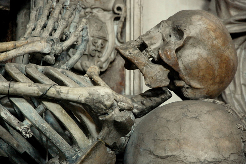 close-up, no people, art and craft, skull bone, history, sculpture, place of worship, skull and crossbones, death, 2K, representation, old, human skeleton