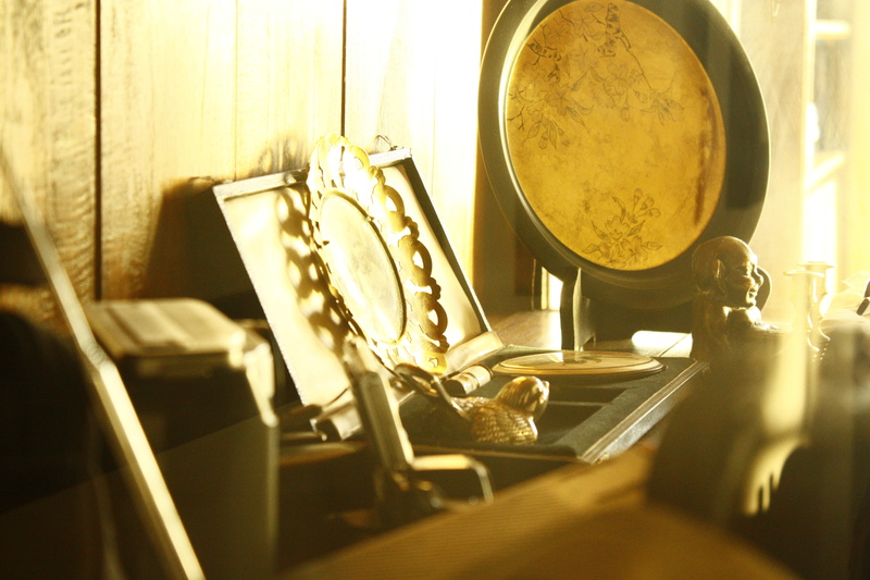 history, old school, steal, communication, antique, no people, wooden, still life, indoors, retro, table, presents, arts culture and entertainment, gold colored