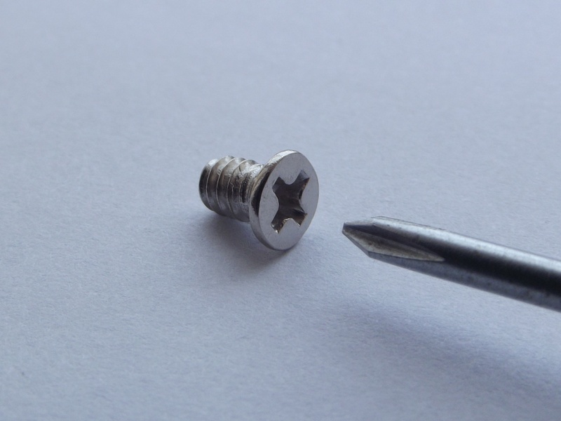 silver colored, tool, bolt, correctly, screws, two objects, screw, gray, correct, sharp, screwdriver, table, single object, writing instrument, white background
