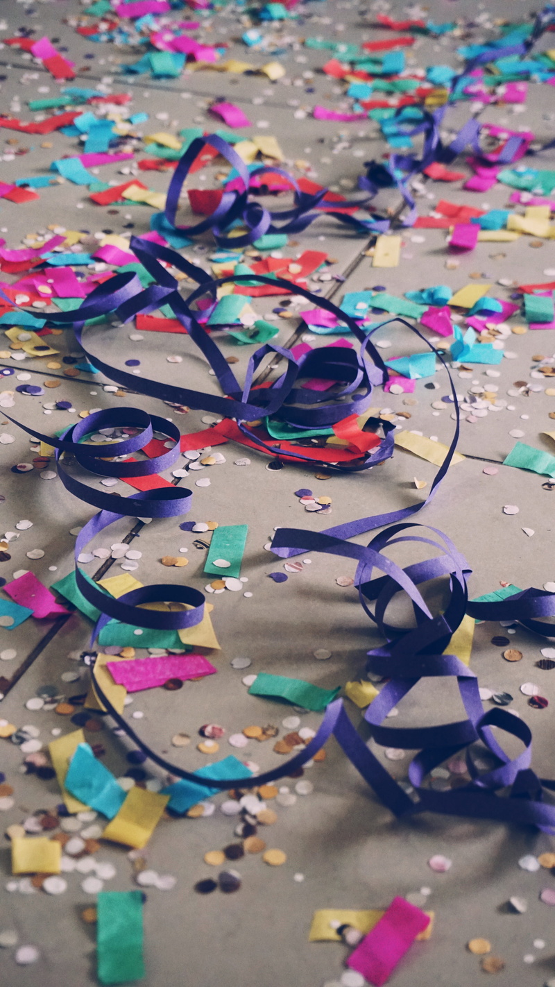 table, close-up, birthday, large group of objects, carnaval, streamer, high angle view, ribbons, text, selective focus, personal accessory, choice, modern art