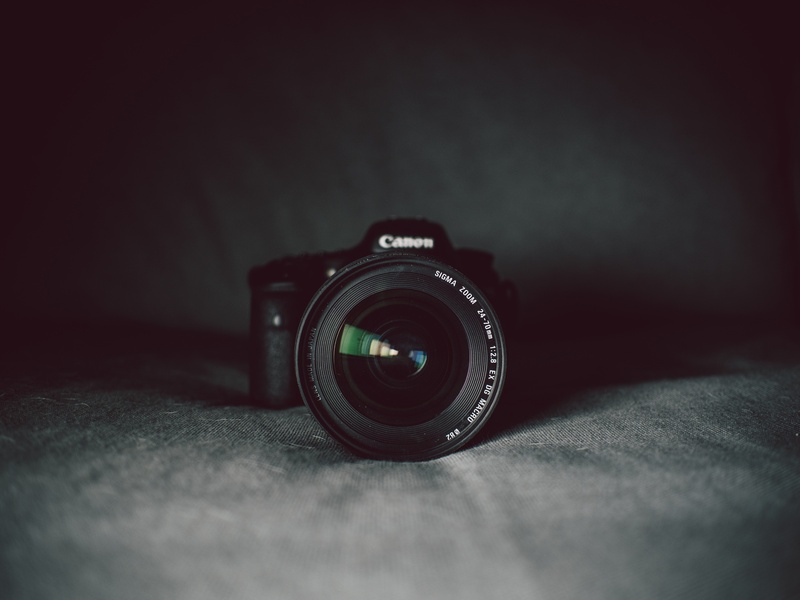 black color, photographic equipment, film, photo, compact, photographic, dslr, camera - photographic equipment, lens - eye, close-up, studio, focus, technology