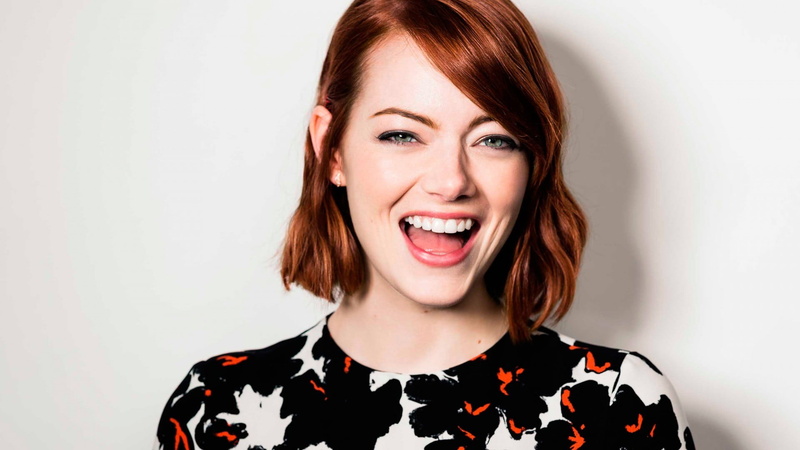 actress, young adult, one person, indoors, teeth, excitement, looking at camera, 1080P, Emma Stone, young women, women, studio shot, hairstyle, smiling